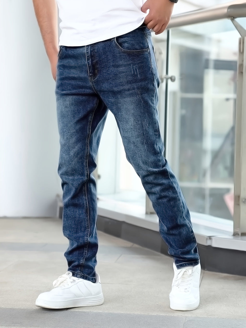 Męskie dżinsy o dopasowanym kroju (slim fit)