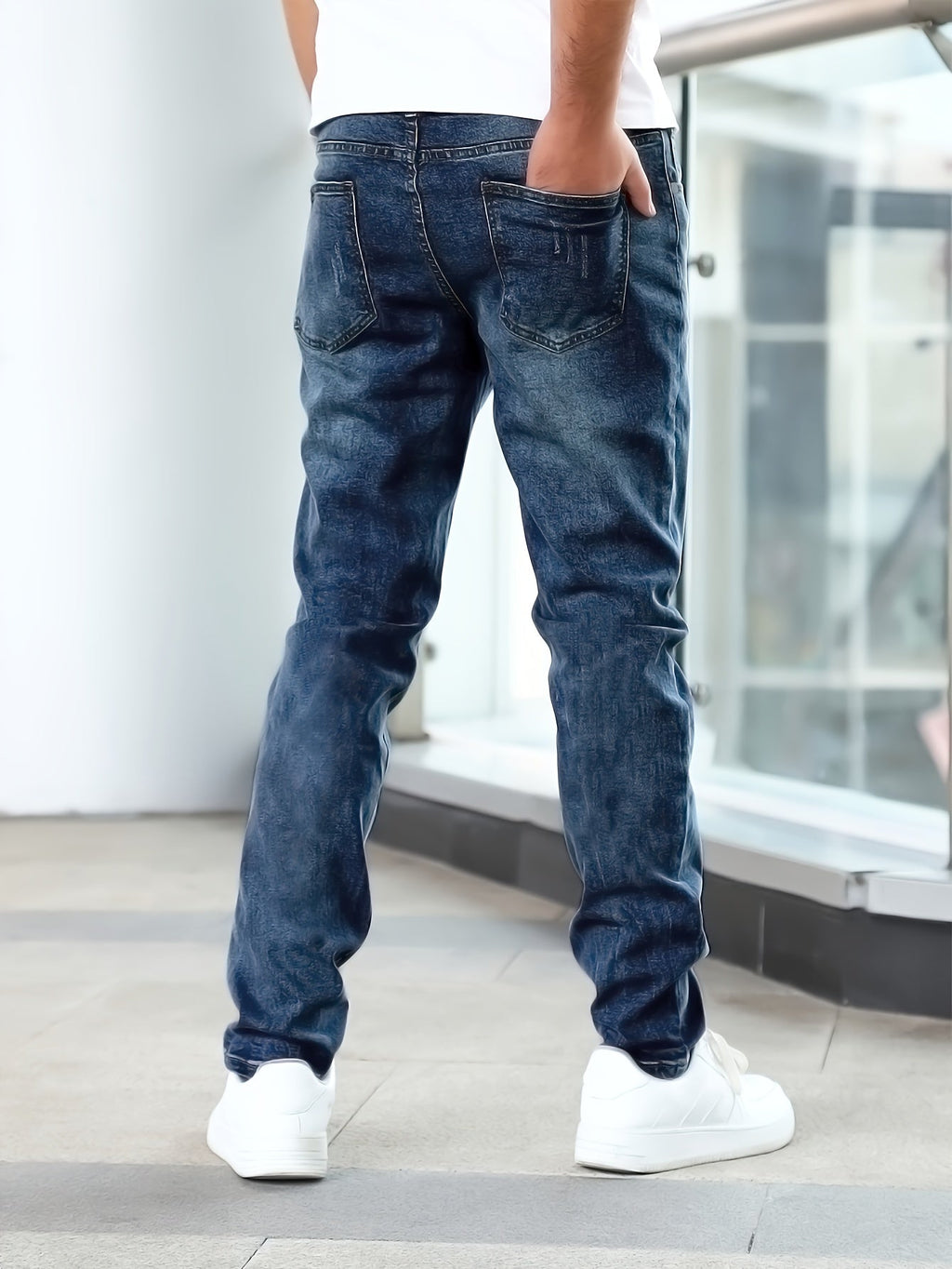 Męskie dżinsy o dopasowanym kroju (slim fit)