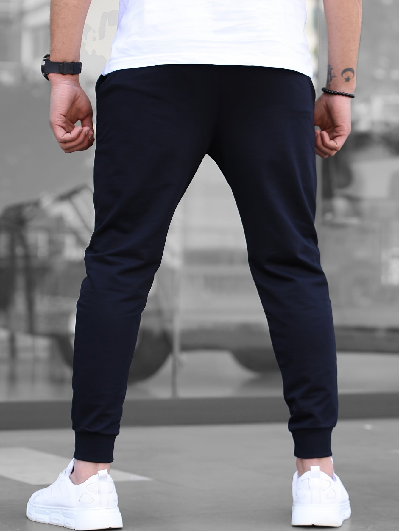 MĘSKIE SPODNIE O KROJU SLIM FIT