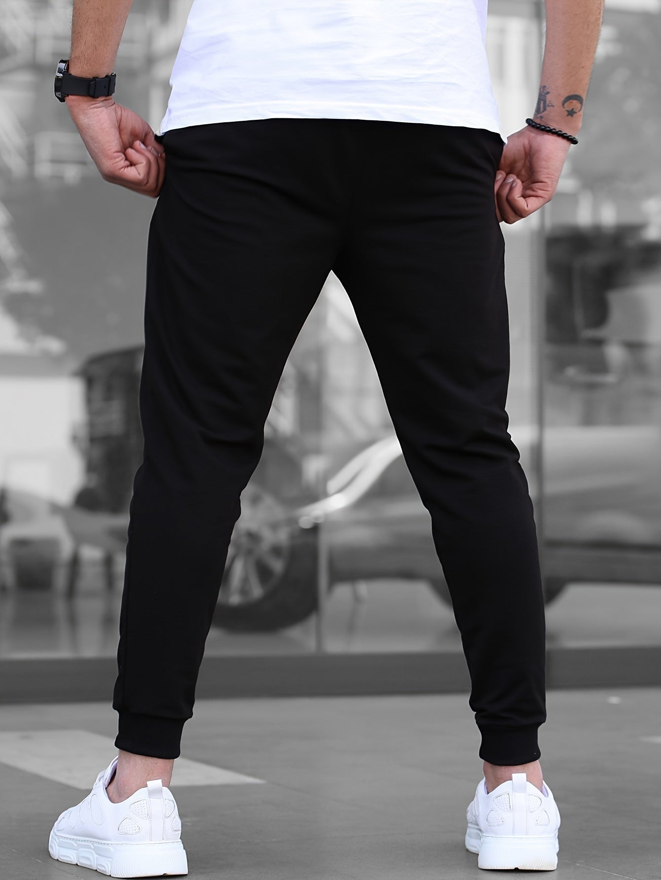 MĘSKIE SPODNIE O KROJU SLIM FIT