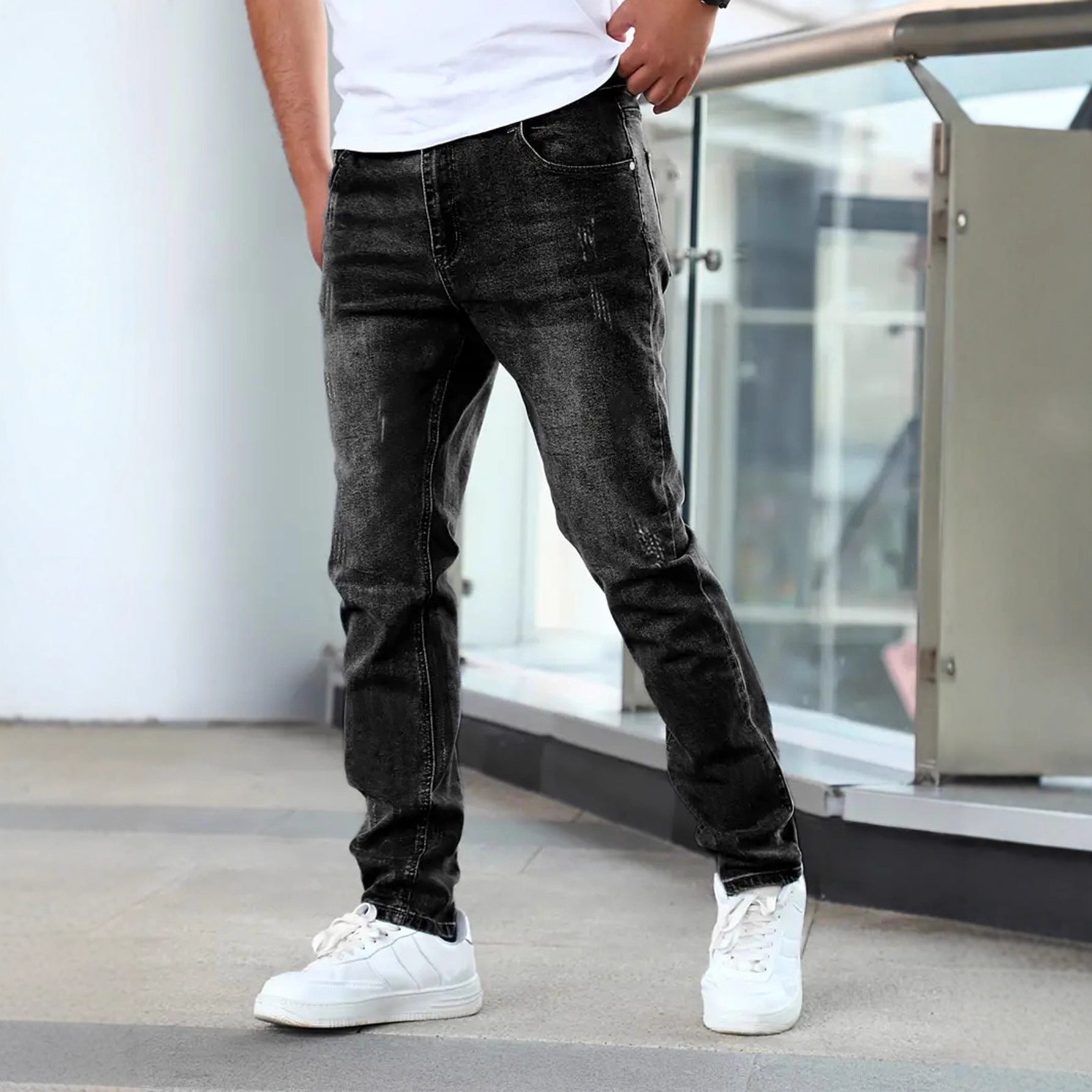 Męskie dżinsy o dopasowanym kroju (slim fit)