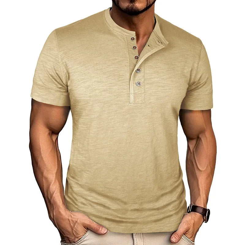 MĘSKI T-SHIRT Z GUZIKAMI POD SZYJĄ