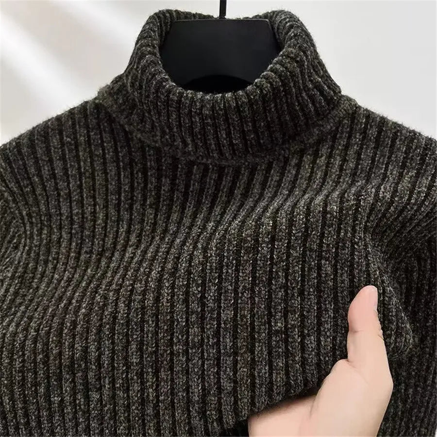 SWETER MĘSKI Z ROLOWANYM KOŁNIERZEM