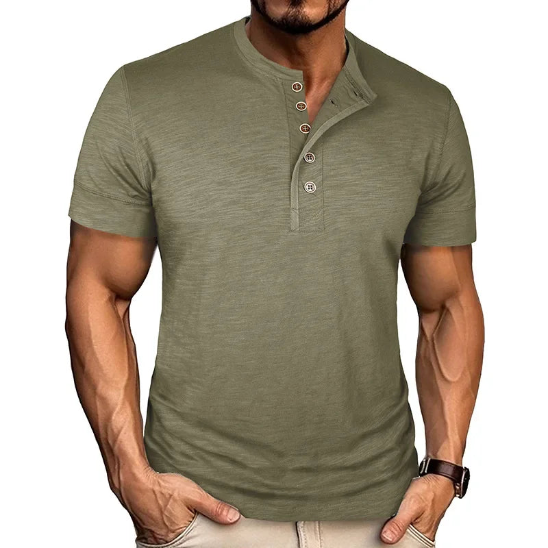 MĘSKI T-SHIRT Z GUZIKAMI POD SZYJĄ