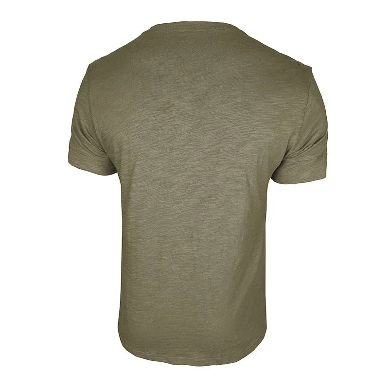 MĘSKI T-SHIRT Z GUZIKAMI POD SZYJĄ