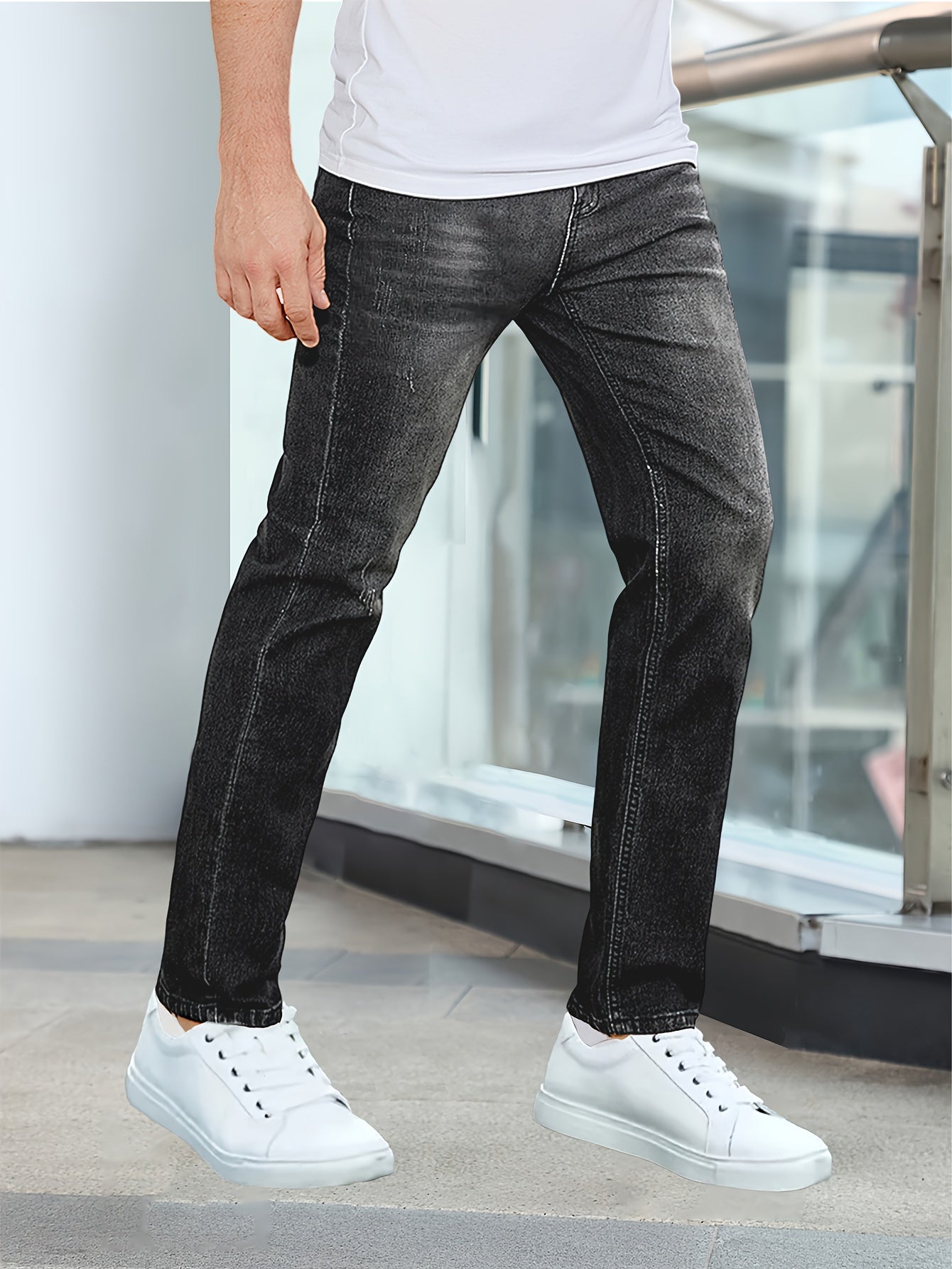 Męskie dżinsy o dopasowanym kroju (slim fit)